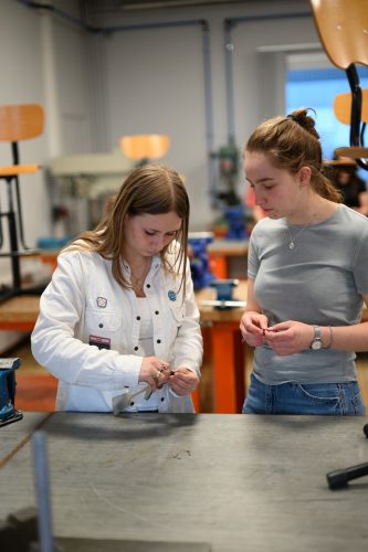 Accueil des élèves de Camblanes sur le site AÉROCAMPUS
