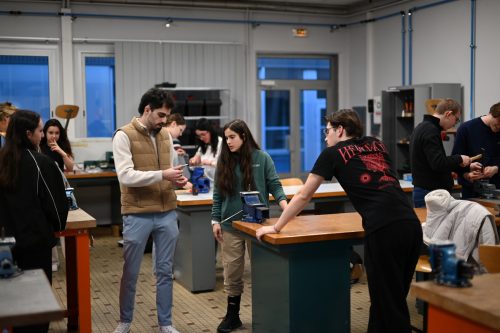 Accueil des élèves de Camblanes sur le site AÉROCAMPUS